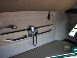 MAN TGX 18.520 Low Deck D30 Retarder Standkl. MIETE