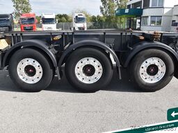SCHWARZMÜLLER Tank - Containerchassis ADR ALU Liftachse SAF