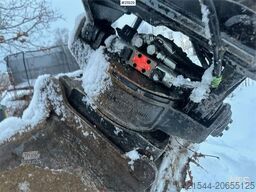 Yanmar VIO57-U excavator with rototilt and 3 buckets