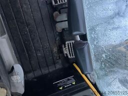 Yanmar VIO57-U excavator with rototilt and 3 buckets