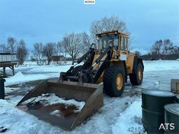 Volvo L70 Wheel Loader with Folding Wing Bucket, Pallet