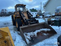 Volvo L70 Wheel Loader with Folding Wing Bucket, Pallet