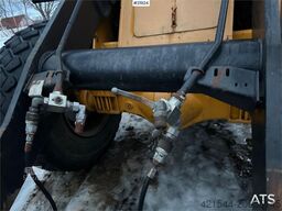 Volvo L70 Wheel Loader with Folding Wing Bucket, Pallet