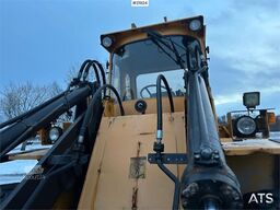 Volvo L70 Wheel Loader with Folding Wing Bucket, Pallet