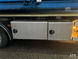 Istrail hook trailer with tipper