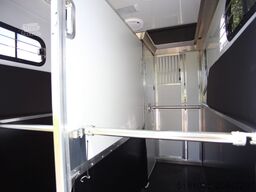 MTM Innovan trailer Pro-Safety stallion layout