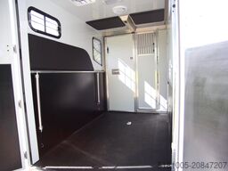 MTM Innovan trailer Pro-Safety stallion layout