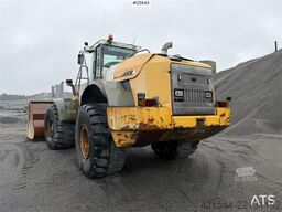 Liebherr L580 wheel loader with a gravel bucket, tooth buck