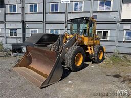 Volvo L50C wheel loader with bucket, good tires and over