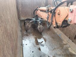  CONTAINER SCARRABILE USATO A CIELO APERTO CON GRU