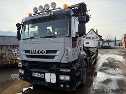 Iveco Stralis 450 mit Abroller und Ladekran