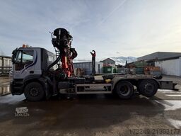 Iveco Stralis 450 mit Abroller und Ladekran