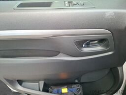 Opel Zafira 9-Sitzte LED SItzh AHK Klima vo+hi Rückka