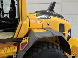 VOLVO L90H New Bucket + Tyres