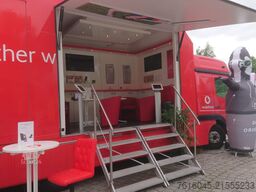 Mercedes-Benz mobiler Messestand Messefahrzeug Showroo