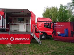 Mercedes-Benz mobiler Messestand Messefahrzeug Showroo