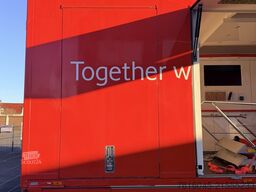 Mercedes-Benz mobiler Messestand Messefahrzeug Showroo