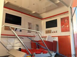 Mercedes-Benz mobiler Messestand Messefahrzeug Showroo