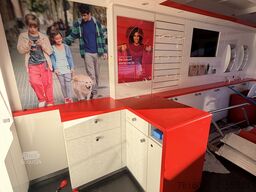 Mercedes-Benz mobiler Messestand Messefahrzeug Showroo