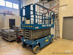 Genie GS-3246 scissor lift. 194 hours!