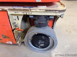 JLG 1230ES scissor lift. 230 hours.