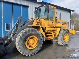 Volvo L120C Wheel Loader with Bucket WATCH VIDEO
