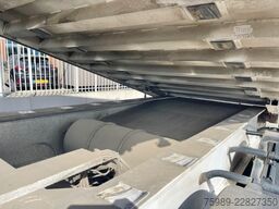 Benalu BENALU 65 m3 volume 6380 kg, MERCEDES AXLES, DI...