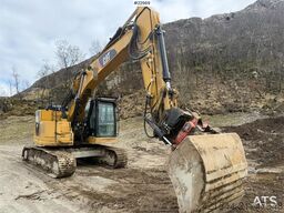 CAT 325FLCR with Engcon rototilt and grading bucket