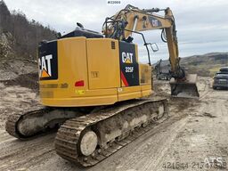 CAT 325FLCR with Engcon rototilt and grading bucket