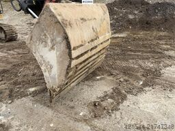 CAT 325FLCR with Engcon rototilt and grading bucket