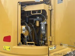 CAT 325FLCR with Engcon rototilt and grading bucket