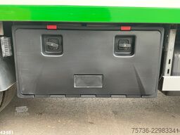 Volvo FL 250 Euro 6 met Dhollandia laadklep