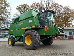 John Deere 2066