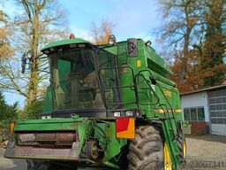 John Deere 2066