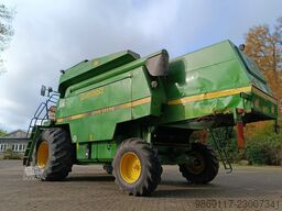 John Deere 2066