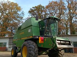 John Deere 2066