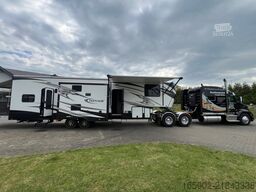 Peterbilt 579 Torque Toy Hauler USA