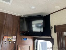 Peterbilt 579 Torque Toy Hauler USA