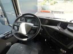 Volvo FH 460 8X2 20 FT CONTAINER TRANSPORT TRUCK