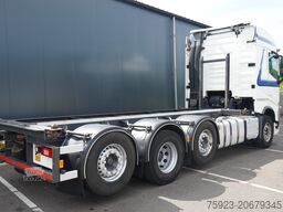 Volvo FH 460 8X2 20 FT CONTAINER TRANSPORT TRUCK