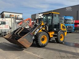 JCB 409 Stage SV 40km/h, Zusatzhydr., Gabel + Besen