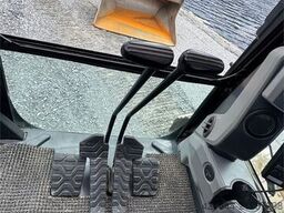 Caterpillar 325FLCR Excavator – 2 Buckets, R8 Rototilt and Mak