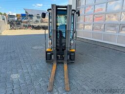 JUNGHEINRICH EFG 215 / Triplex: 4.25m! / SS / nur 2.865h!