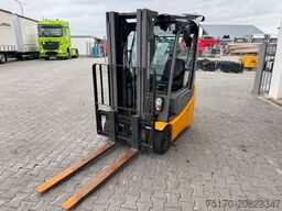 JUNGHEINRICH EFG 215 / Triplex: 4.25m! / SS / nur 2.819h!