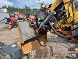 Komatsu PC138US-11 Excavator with Rototilt and Grading Buc