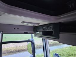 DAF CF 260 19T TAILLIFT AIRCO