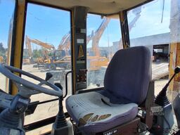 Komatsu WB98A-2