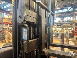 Rocla S16 reach truck with charger