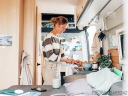 SUNLIGHT CLIFF 540 VAN LIFE