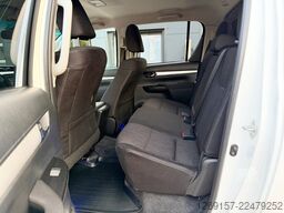 TOYOTA Hilux 2,4D Double Cab Comfort 4x4 Hardtop Autom.